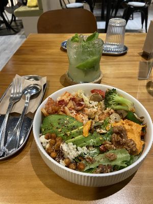 Delicious Buddha bowl with kimchi & Mock-jito which tasted as good as it looks  at Uncle Q in Taipei