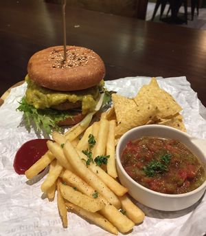 Avocado Salsa Burger at Uncle Q in Taipei