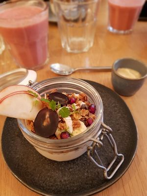 Brunch ( granola) at the friendly kitchen in Paris