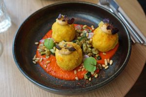 Trio d'arancini au safran at the friendly kitchen in Paris