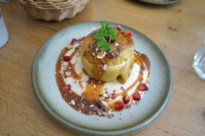 Pomme rôtie à la frangipane & rhum ambré at the friendly kitchen in Paris