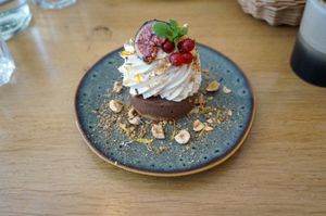 Cheesecake comme un chocolat chaud at the friendly kitchen in Paris