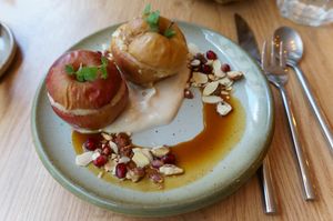 Pomme rôtie à la frangipane & rhum ambré at the friendly kitchen in Paris