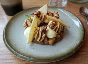 La pomme tatin at the friendly kitchen in Paris