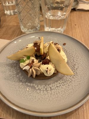 Pomme façon tatin   at the friendly kitchen in Paris