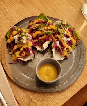 Tempeh lettuce wraps at the friendly kitchen in Paris