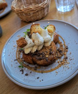 Brioche perdue façon banoffee at the friendly kitchen in Paris
