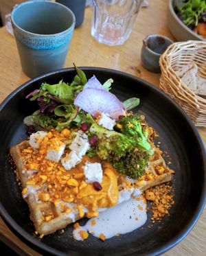 Gaufre salée à la farine de pois chiche & zaatar at the friendly kitchen in Paris