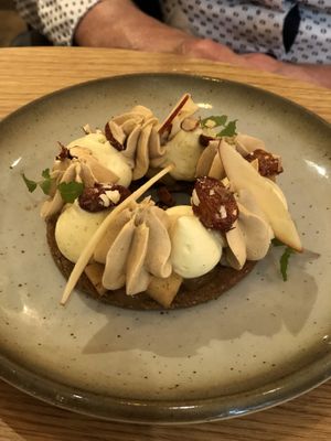 Tartelette au pomme   at the friendly kitchen in Paris