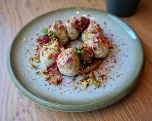 Tartelette framboise et pistaches at the friendly kitchen in Paris