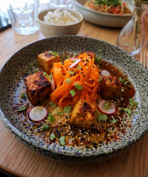 Tofu grillé au shichimi togarashi et huile de sésame at the friendly kitchen in Paris