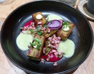 Millefeuille de pomme de terre & crème de betterave au raifort at the friendly kitchen in Paris