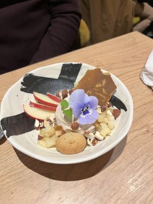 Deconstructed apple pie #Veganuary at the friendly kitchen in Paris