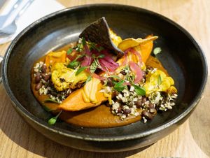 Patate douce rôtie & sa sauce façon “mole” au cacao at the friendly kitchen in Paris