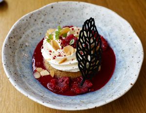 Financier amandes & chantilly infusée à la verveine (summer 2024) at the friendly kitchen in Paris