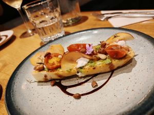  Gluten free focaccia with lemon thyme & aragula pesto

Homemade preserved cherry tomatoes, cream cheese « les nouveaux affineurs », savory peach pickles, wild almonds at the friendly kitchen in Paris
