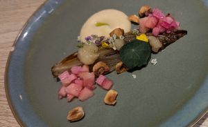 Candied endive & kohlrabi and apple mousseline
Brunoise of red meat radishes and Granny Smith apples with white balsamic, apple gel, roasted hazelnuts at the friendly kitchen in Paris