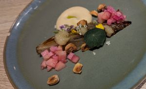 Candied endive & kohlrabi and apple mousseline
Brunoise of red meat radishes and Granny Smith apples with white balsamic, apple gel, roasted hazelnuts at the friendly kitchen in Paris