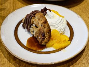 Cookie au grué de cacao & salsa macha noix de cajou & amandes at the friendly kitchen in Paris