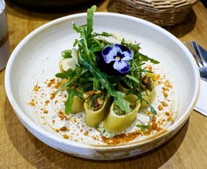 Paccheri farçis à la ricotta de tofu & épinards at the friendly kitchen in Paris