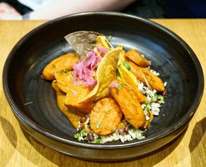 Patate douce rôtie & sa sauce façon “mole” au cacao at the friendly kitchen in Paris