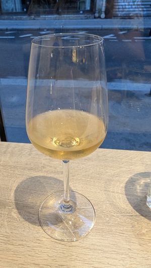 Alcohol free Chardonnay at the friendly kitchen in Paris