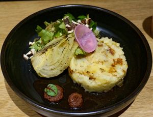 Ecrasé de pomme de terre à l'ail confit at the friendly kitchen in Paris