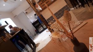 kitchen at the friendly kitchen in Paris