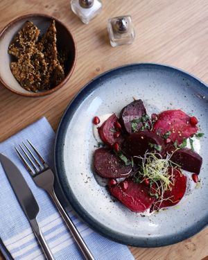 Betteraves rôties zaatar at the friendly kitchen in Paris