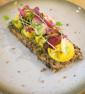 Toast façon mezze (special brunch feat. Willy Berton) at the friendly kitchen in Paris