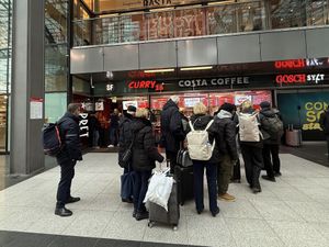crowded day  at Curry 36 - Hauptbahnhof in Berlin