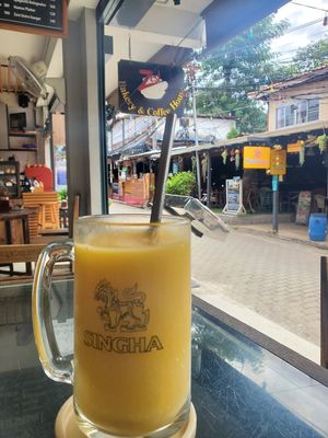 Zest Bakery & Coffee House: Mango Shake at Zest Bakery & Coffee House in Koh Tao