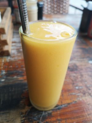 Mango lemon shake at Zest Bakery & Coffee House in Koh Tao