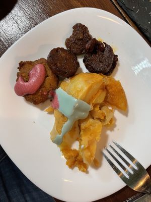 Tortilla, chorizo and falafel  at A Raices in Gran Canaria