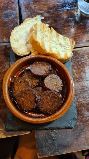 Chorizo al vino tinto at A Raices in Gran Canaria