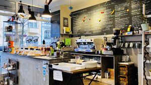 super nice place to grab also coffee and some vegan sweetness ❤️☺️🙏🏽  at SMOOFEE's in Berlin