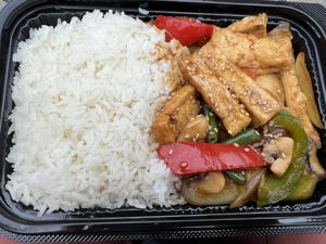 Tofu mit Gemüse und Reis   at Tains in Dusseldorf