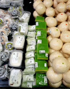 Japanese vegan treats - clearly marked at Tains in Dusseldorf