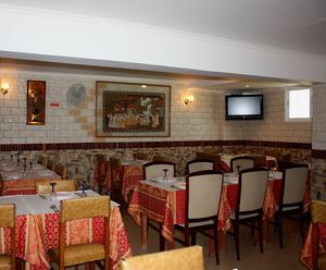 Indoor seating at Taj a Palhota in Estoril