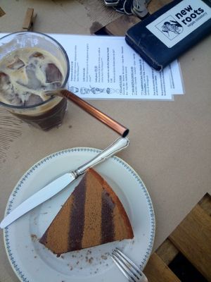 Gâteau et café froid at Crème Renversante in La Chaux De Fonds