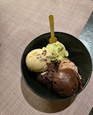5 different flavors of ice cream at VEG in Split