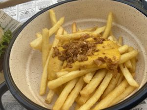 French Fries mit Veganem Käse   at VEG in Split