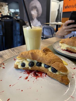 Smoothie & croissant   at VEG in Split