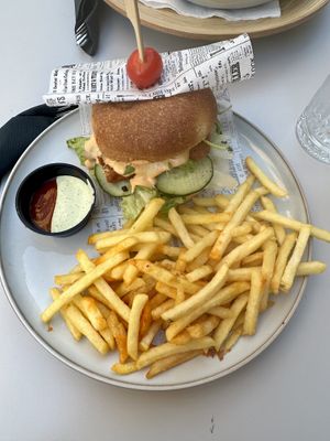 Still dreaming of this tofu Katsu burger 🤤 & the fries were out of this world!  at VEG in Split