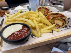 Wrap mit normalen Pommes   at VEG in Split