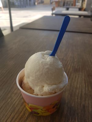 Snickers and coconut lactose ice cream at VEG in Split