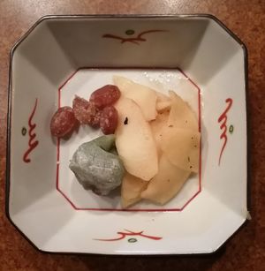 Dessert vegan : yomogi mochi, ama natto et pommes chaudes à la cannelle at Rakuraku in Kyoto