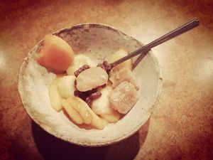 Nice vegan dessert : amanato, fruits and sweet beans at Rakuraku in Kyoto