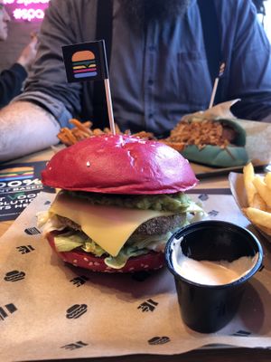 California Burger and Hot Dog at Space Burger in Vienna