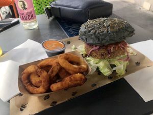 Burger at Space Burger in Vienna